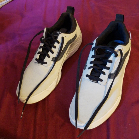 Vans - Picture 2 of 2